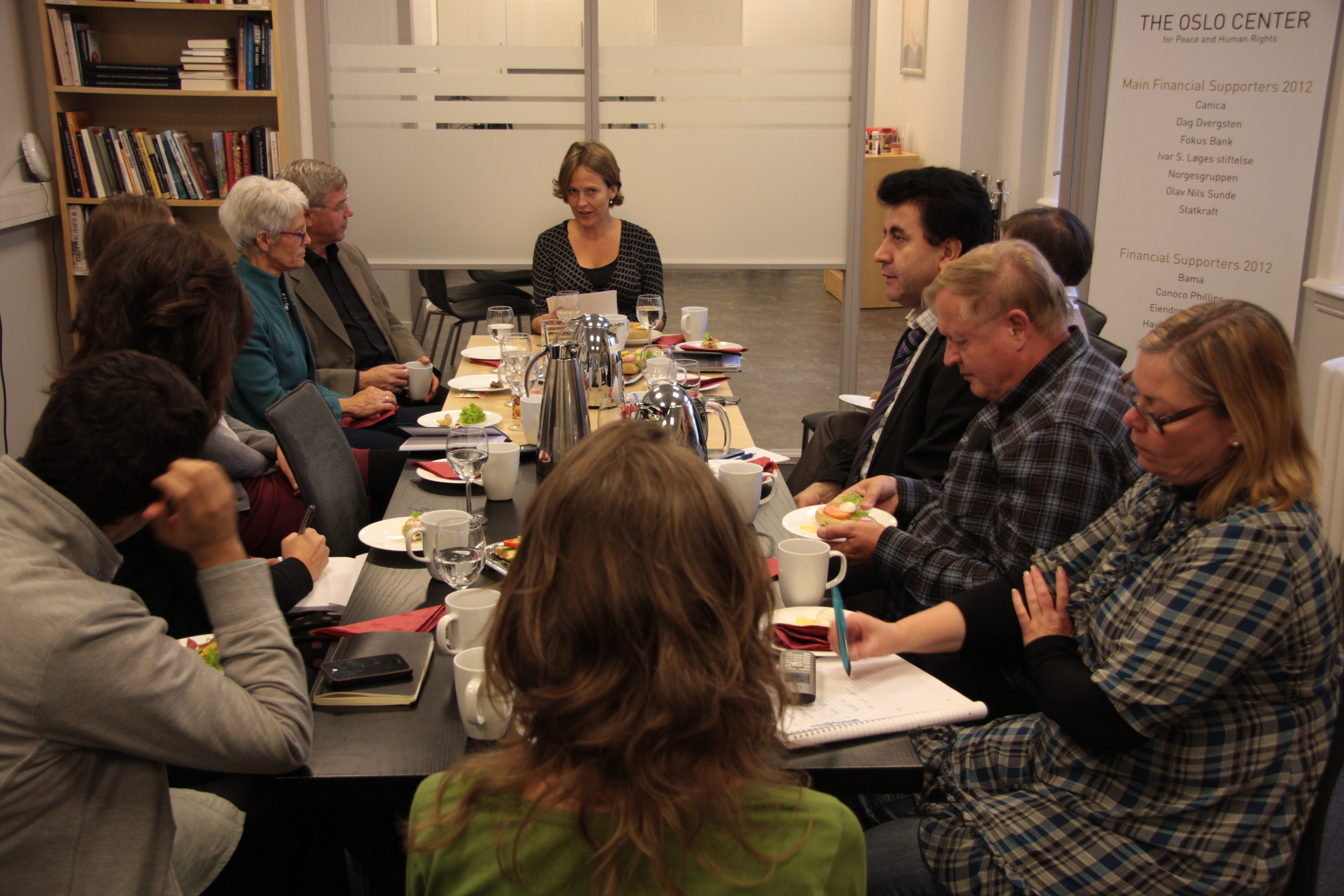 بەشداری شاندێکی پارتی سەربەستیی کوردستان لە نیوەرۆ خوانێکی ناوەندی ئاشتی ئۆسلۆ.( ئۆسڵۆ سەنتەر) ی نۆرویژ.